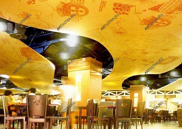 Печать фото на натяжном потолке оригинальной формы